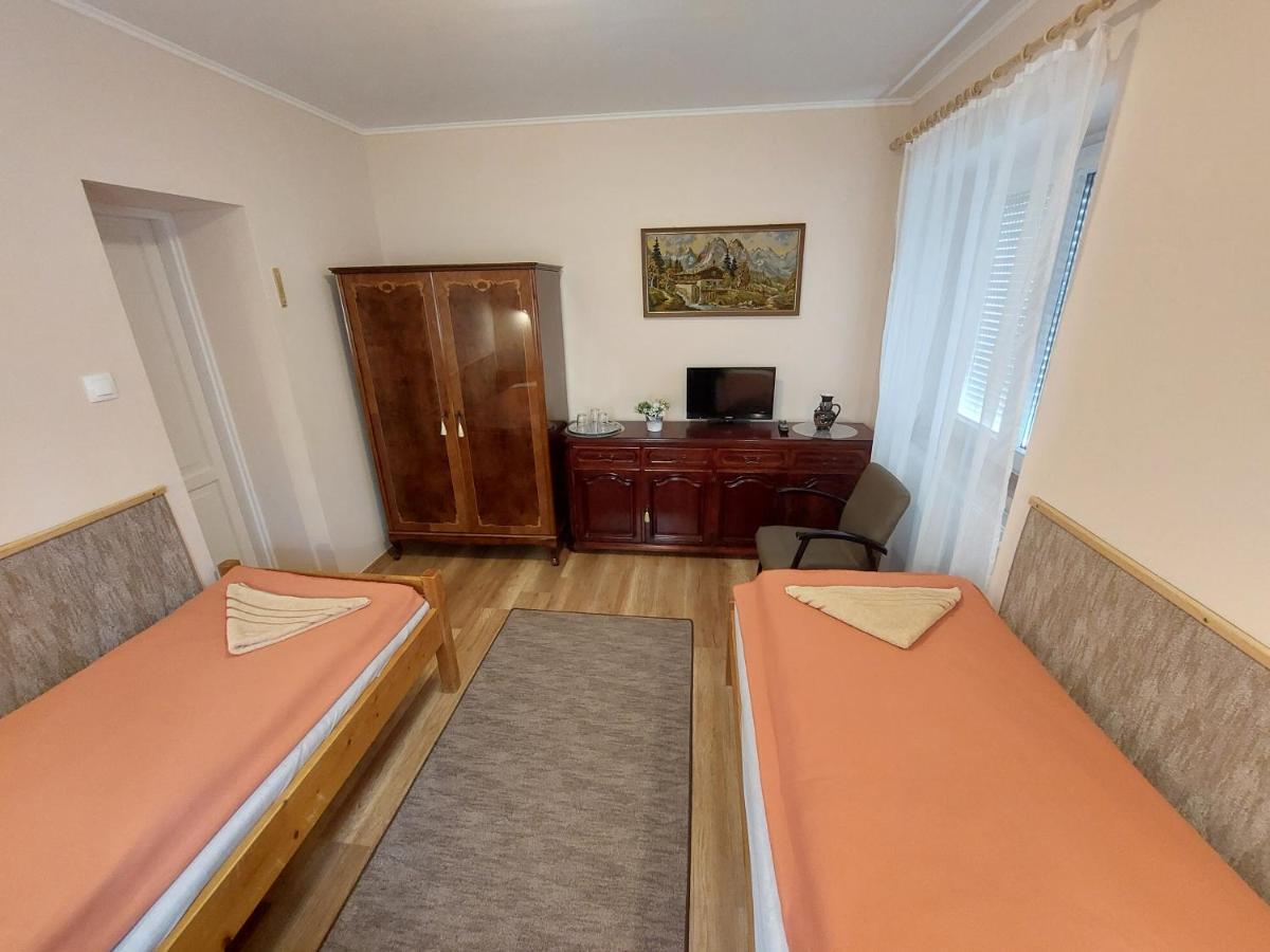 E-Tekergok Haza Hotel Bukkzserc Room photo